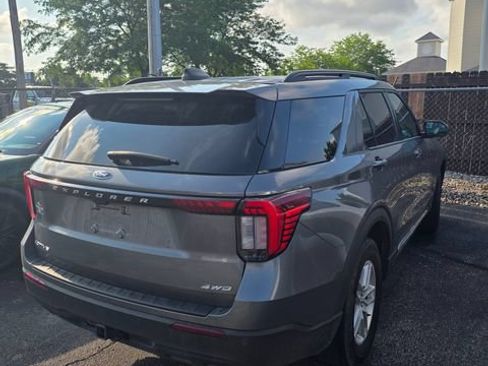 Used 2025 Ford Explorer Active AWD/4WD image 15