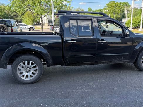 Used 2009 Nissan Frontier LE w/ LE Value Truck Pkg AWD/4WD image 7