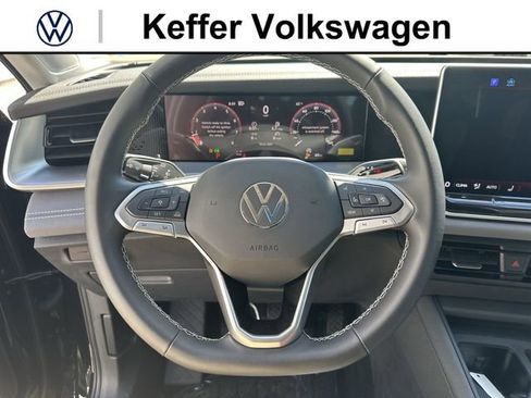 New 2026 Volkswagen Tiguan SE FWD image 16