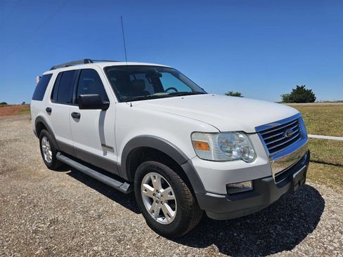 Used 2006 Ford Explorer XLT RWD image 4
