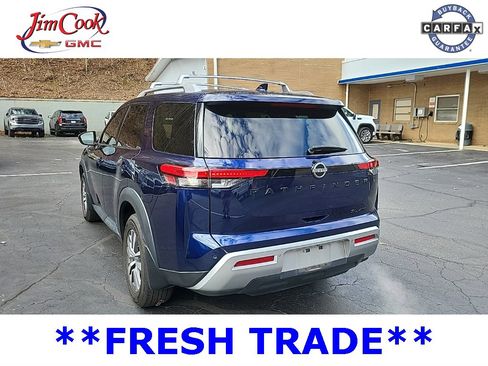 Used 2023 Nissan Pathfinder SL w/ Black Appearance Package image 11