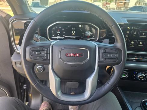 Used 2022 GMC Sierra 1500 SLT AWD/4WD image 17