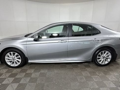 Used 2024 Toyota Camry SE FWD image 6