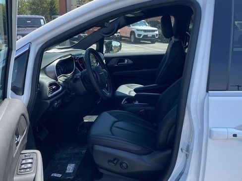 New 2026 Chrysler Voyager LX image 15