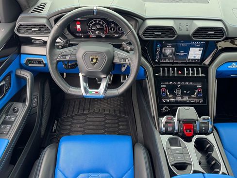 Used 2022 Lamborghini Urus image 43