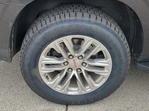 Used 2024 GMC Yukon XL SLT w/ SLT Luxury Package AWD/4WD image 7