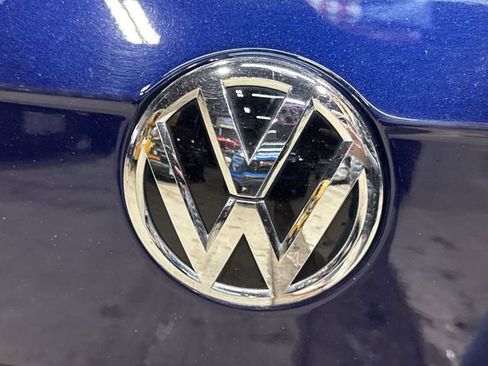 Used 2021 Volkswagen Tiguan SE image 32