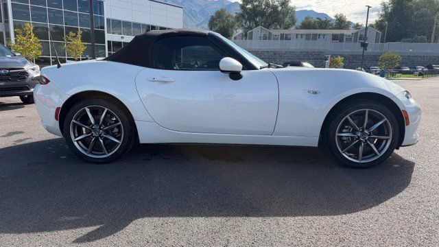 Used 2023 MAZDA MX-5 Miata Grand Touring RWD image 2