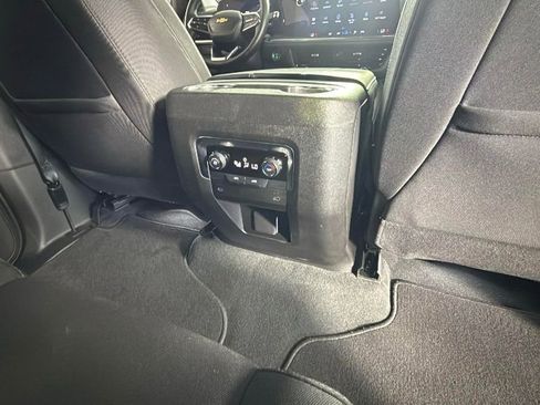 Used 2025 Chevrolet Suburban LS image 34