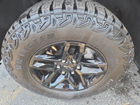 Used 2024 Chevrolet Silverado 1500 LT Trail Boss AWD/4WD image 13