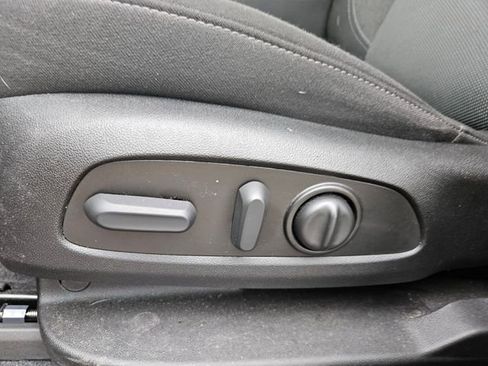 Used 2023 Chevrolet Traverse LT image 9