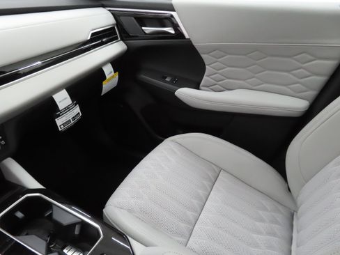 New 2026 Mitsubishi Outlander SEL FWD image 18