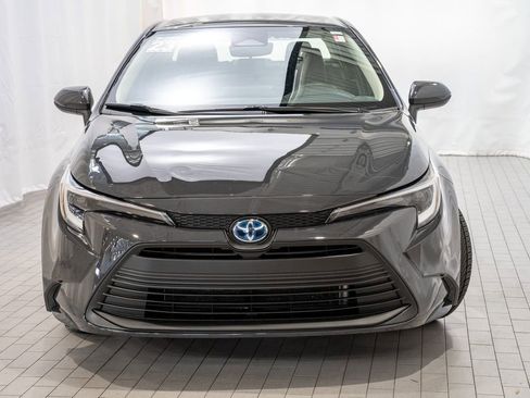 Used 2023 Toyota Corolla LE image 3