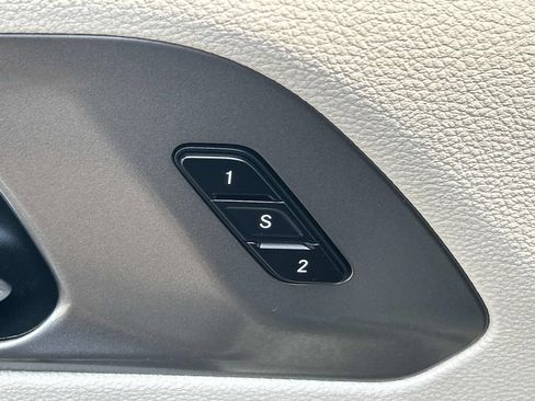 Used 2023 Chrysler Pacifica Touring-L FWD image 30