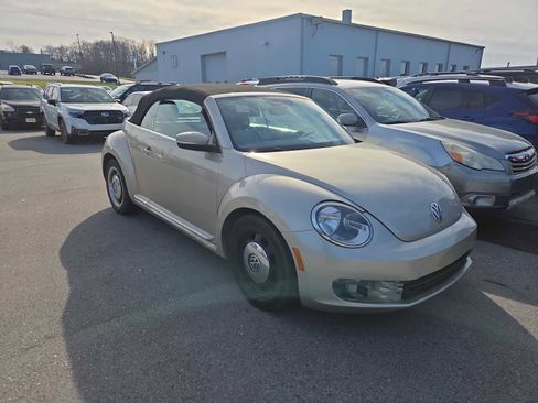 Used 2015 Volkswagen Beetle 1.8T image 1