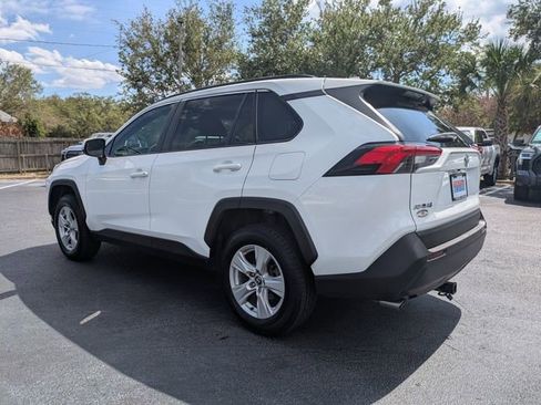 Used 2020 Toyota RAV4 XLE w/ Convenience Package FWD image 6