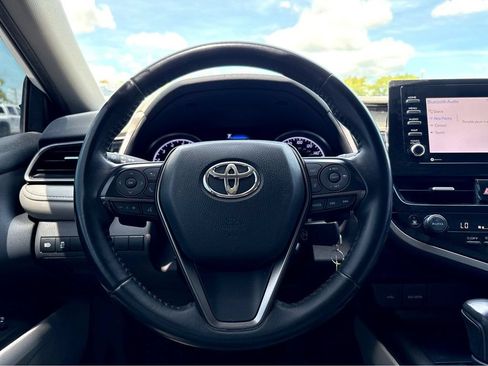 Used 2022 Toyota Camry SE FWD image 12