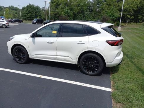 Certified 2024 Ford Escape ST-Line Elite w/ Premium Technology Package AWD/4WD image 5