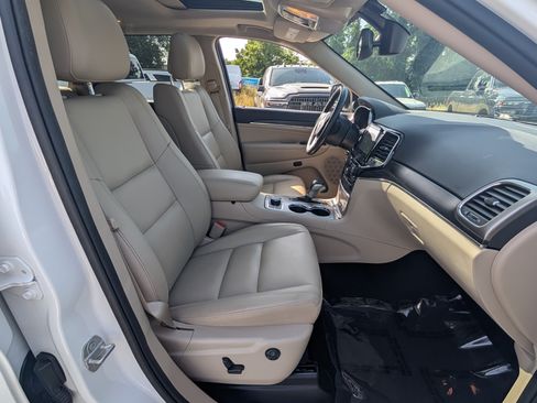 Used 2020 Jeep Grand Cherokee Limited AWD/4WD image 12