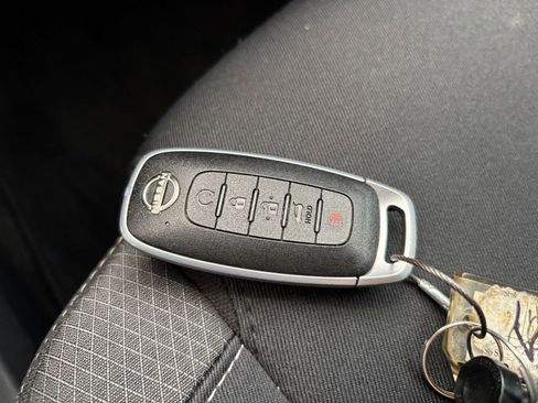 Used 2025 Nissan Pathfinder SV FWD image 21