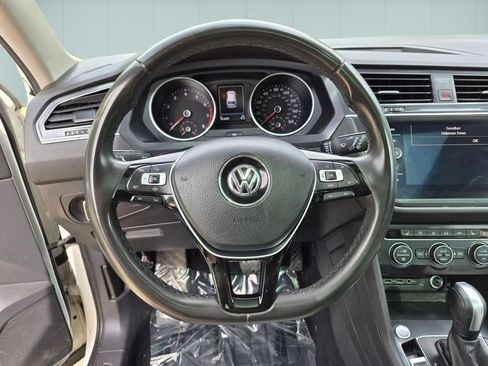 Used 2020 Volkswagen Tiguan SE w/ Panoramic Sunroof Package FWD image 18