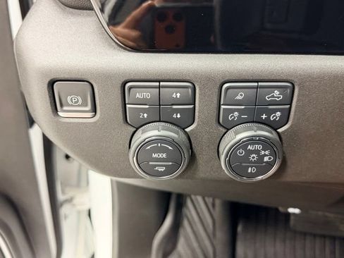 Certified 2023 Chevrolet Silverado 1500 LTZ AWD/4WD image 19