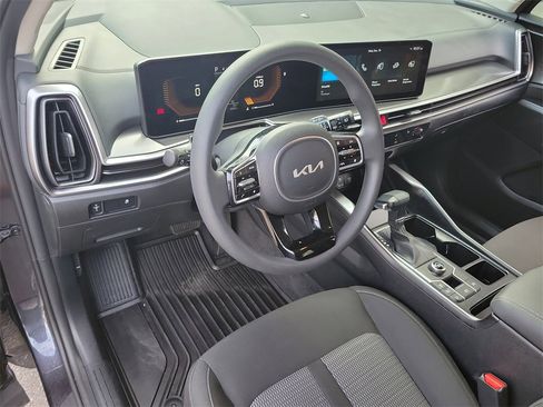Used 2025 Kia Sorento LX image 23