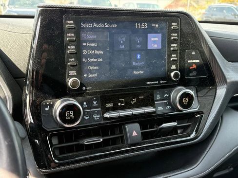 Used 2022 Toyota Highlander XSE image 9