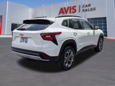 Used 2025 Chevrolet Trax LT w/ LT Convenience Package FWD image 5