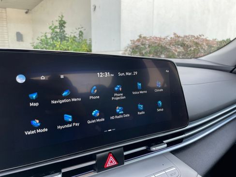 Used 2025 Hyundai Elantra Limited image 20