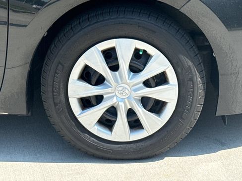Used 2015 Toyota Corolla L FWD image 11