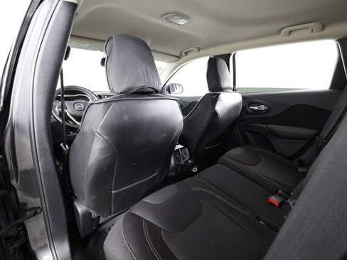 Used 2016 Jeep Cherokee Latitude AWD/4WD image 14