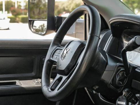 Used 2017 RAM 3500 Tradesman w/ Chrome Appearance Group image 16