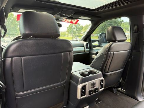 Used 2022 Ford F250 Lariat w/ Black Appearance Package AWD/4WD image 31