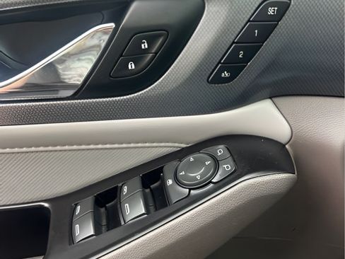 Used 2020 Chevrolet Traverse Premier FWD image 23