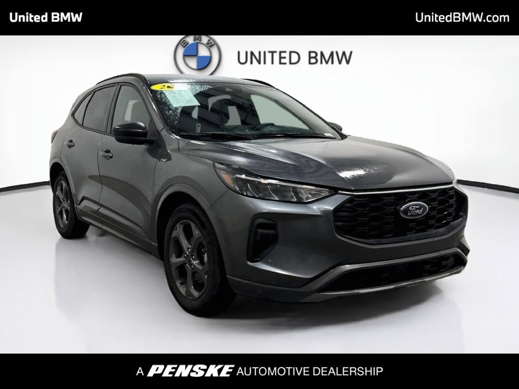 Used 2023 Ford Escape ST-Line w/ Tech Pack #1 FWD image 3