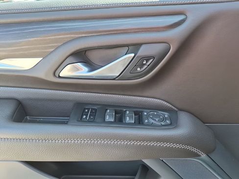 Used 2022 GMC Yukon XL Denali w/ Denali Premium Package image 27