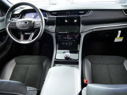 New 2025 Jeep Grand Cherokee L Altitude AWD/4WD image 6