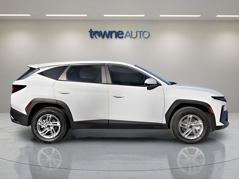 Used 2025 Hyundai Tucson SE AWD/4WD image 6