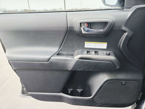 Used 2020 Toyota Tacoma TRD Off-Road w/ TRD Premium Off Road Package image 41