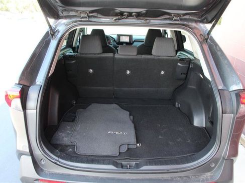 Used 2022 Toyota RAV4 LE w/ Carpet Mat Package (TMS) AWD/4WD image 19