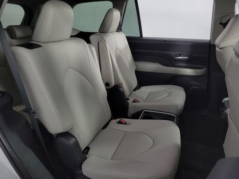 Used 2025 Toyota Grand Highlander FWD image 17