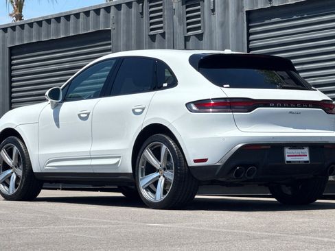 Certified 2023 Porsche Macan AWD/4WD image 3