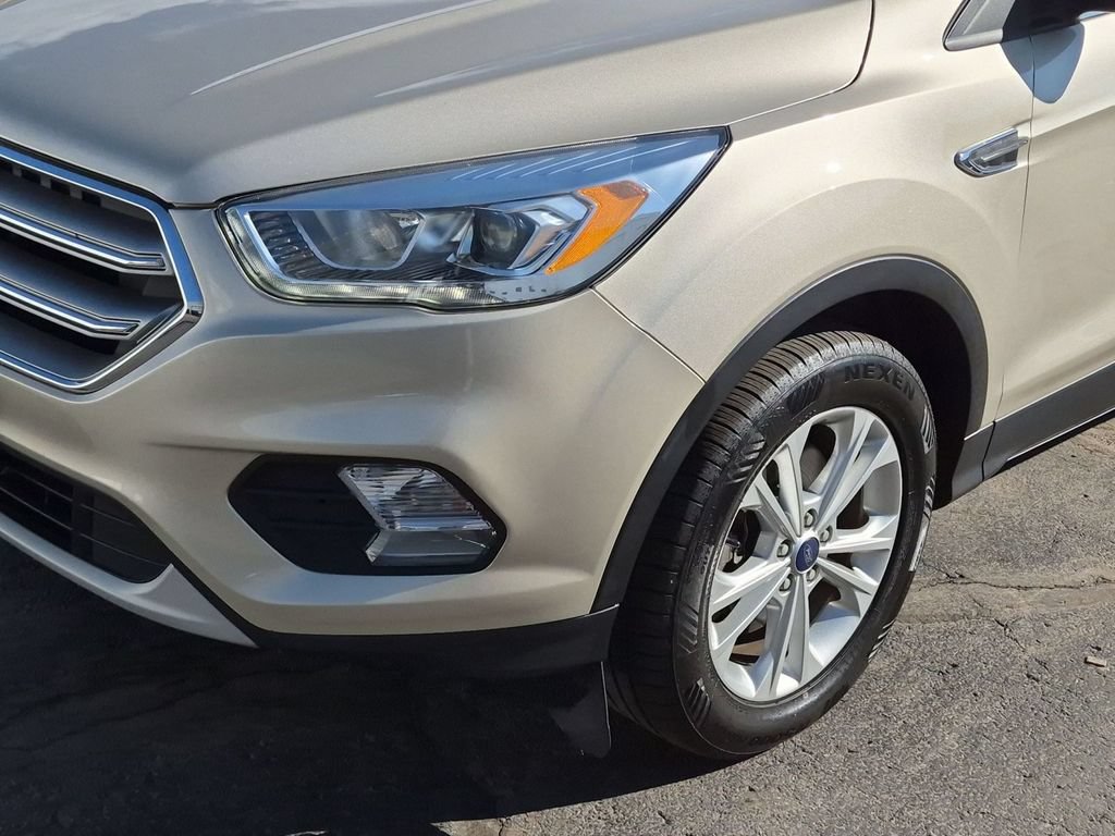 Used 2017 Ford Escape SE w/ Equipment Group 201A AWD/4WD image 9