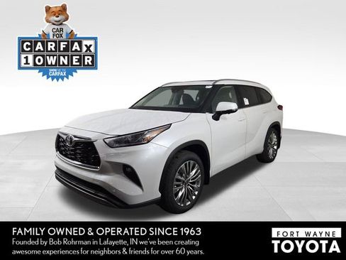 Used 2025 Toyota Highlander Platinum image 1