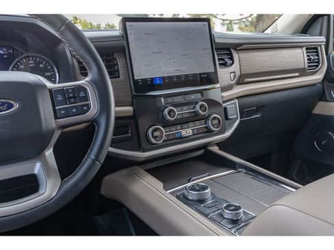 Used 2024 Ford Expedition Limited image 25