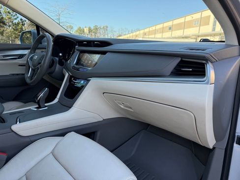 Used 2017 Cadillac XT5 Luxury w/ Driver Awareness Package image 23