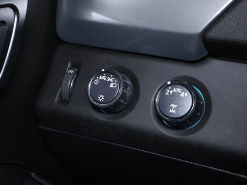 Used 2019 Chevrolet Suburban LT image 25