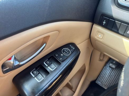 Used 2015 Kia Sedona EX FWD image 26