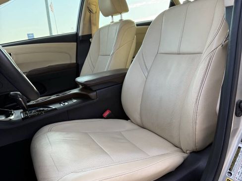 Used 2014 Toyota Avalon Limited image 12